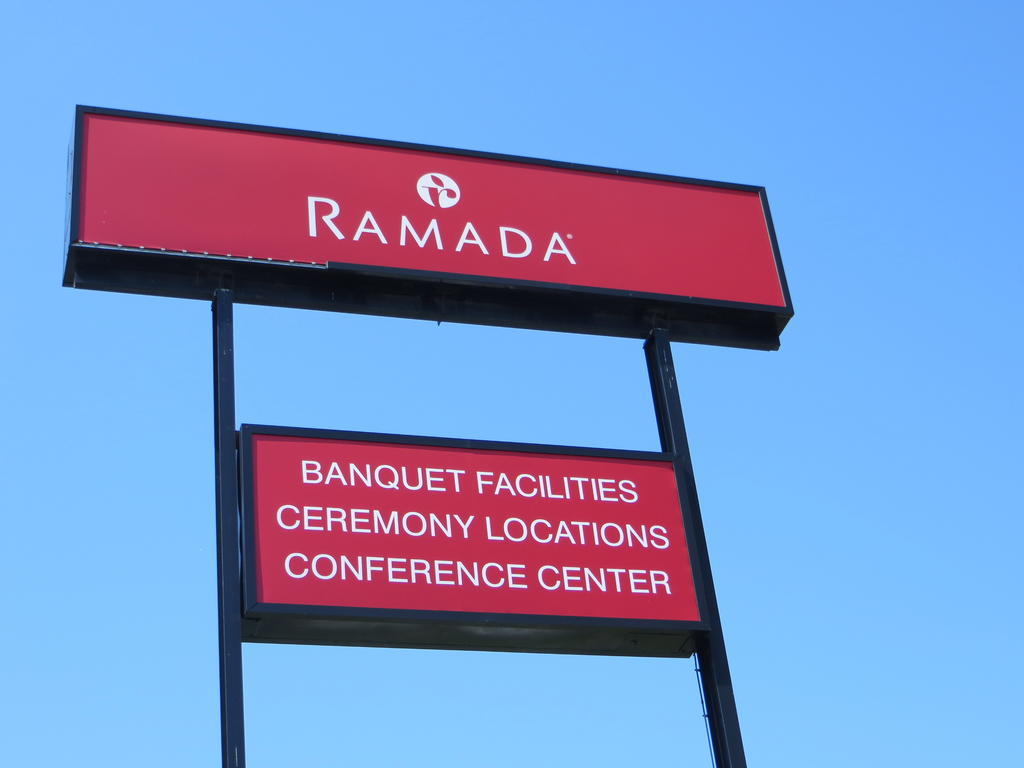Ramada By Wyndham Lansing Hotel & Conference Center Buitenkant foto